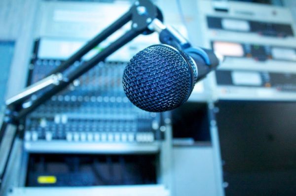 Профспілки «Українського радіо» та НТКУ просять Гройсмана підвищити журналістам заробітну плату
