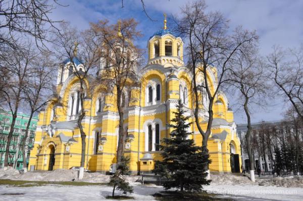 «UA: Перший» на Святий вечір наживо покаже богослужіння з Володимирського собору і Києво-Печерської лаври