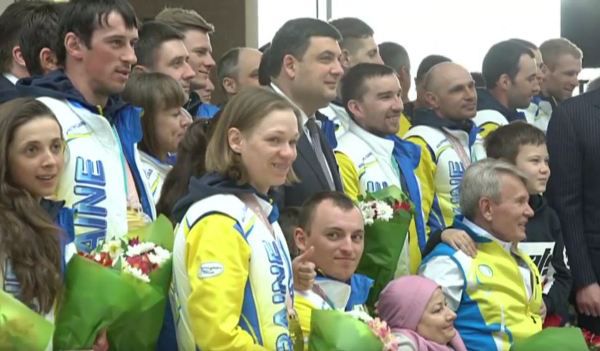 «UA: Спорт» і «UA: Перший» транслювали наживо зустріч паралімпійської збірної з Бориспільського аеропорту
