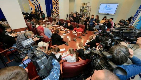5 листопада – прес-конференція з приводу радіодиктанту єдності