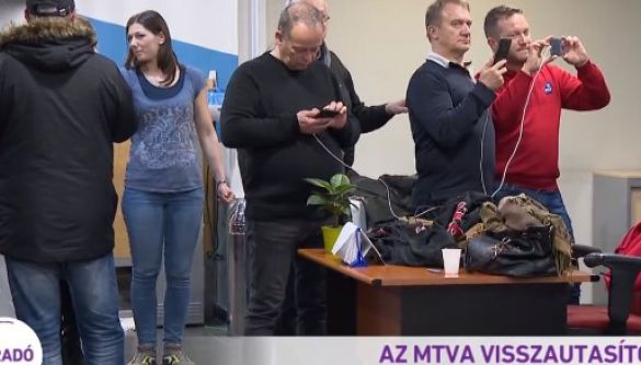 Депутати ввірвалися у телецентр суспільного мовника Угорщини з метою вийти в прямий ефір