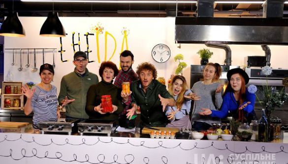 На Суспільному готують до запуску третій сезон літературно-кулінарного шоу «ЕнеЇда»