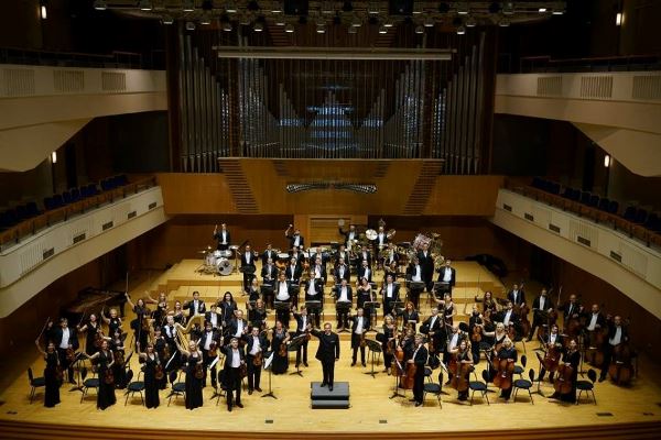 «UA: Перший» у новорічну ніч покаже казки про Суспільне та концерт симфонічного оркестру Українського радіо