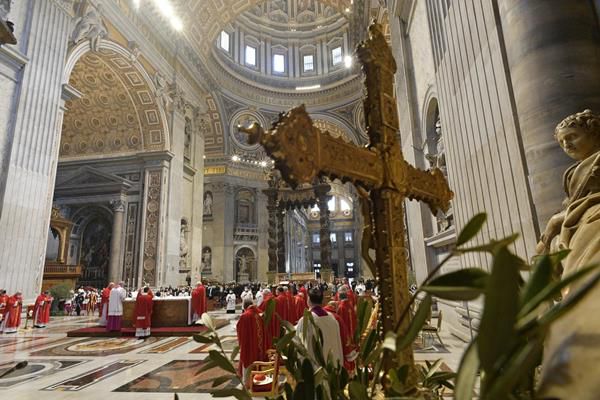 Три канали Суспільного мовлення покажують Великодні богослужіння з Ватикану