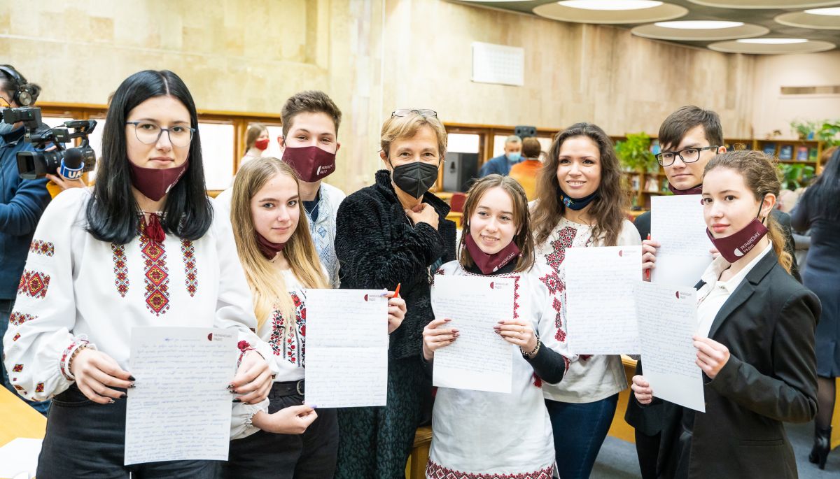 Освітянський рух EdСamp Ukraine перевірятиме листи з радіодиктантом-2021