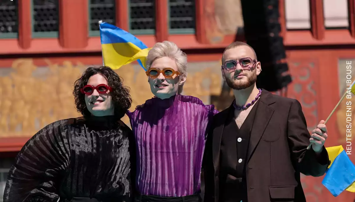 Бірюзовий хідник «Євробачення-2025»: учасники гурту Ziferblat вийшли в костюмах, які візуально доповнюють конкурсну пісню