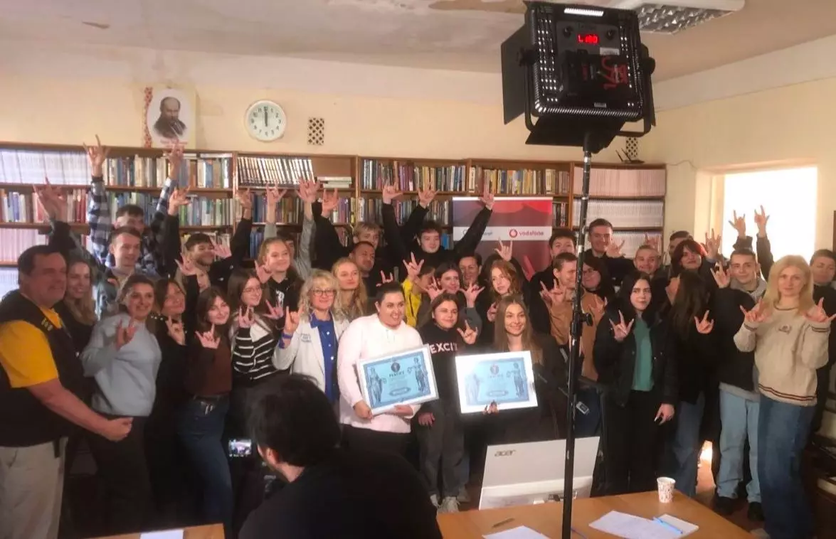 В Україні зафіксували рекорд з наймасовішого написання диктанту з перекладом жестовою мовою
