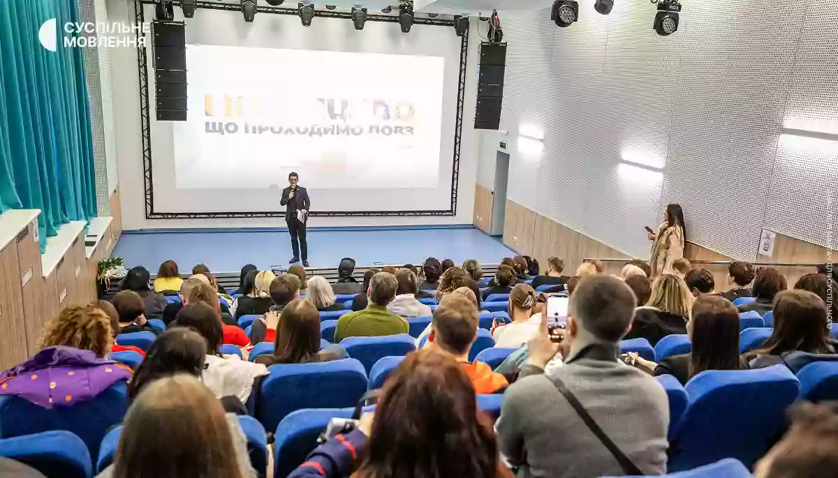 «Не фон, а пам’ять». Суспільне презентувало проєкт «Мистецтво, що проходимо повз»