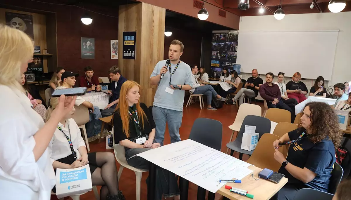 «Рішення для молоді не можна ухвалювати без молоді». У Києві відбувся захід «Суспільне × Діалог × Молодь»