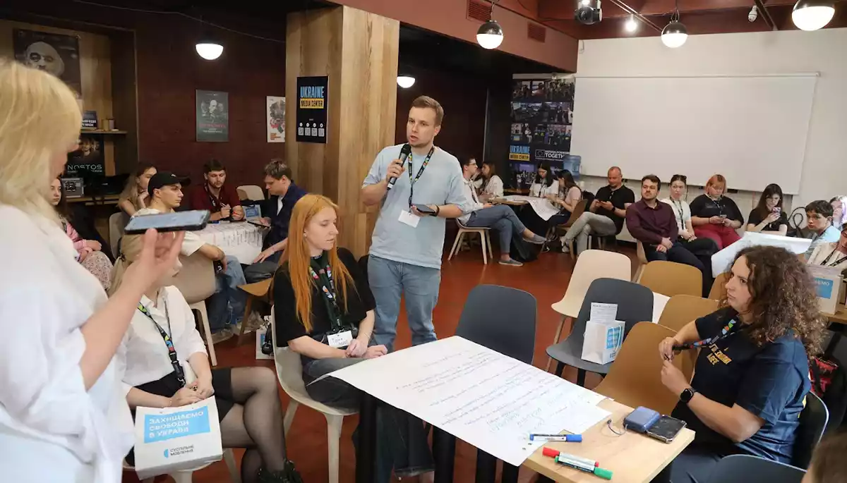 «Рішення для молоді не можна ухвалювати без молоді». У Києві відбувся захід «Суспільне × Діалог × Молодь»