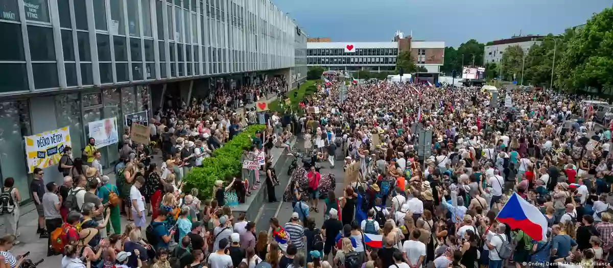 У Празі тисячі людей знову вийшли на протест проти змін у фінансуванні суспільних медіа