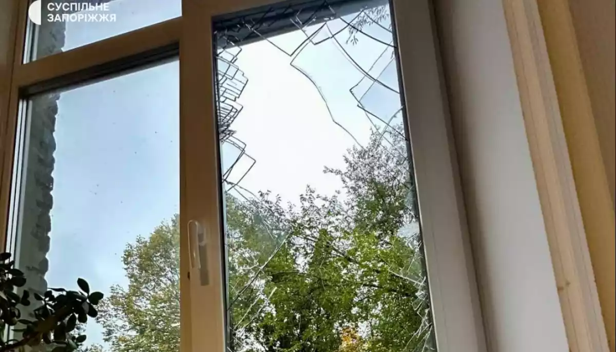 У Запоріжжі внаслідок російського обстрілу пошкоджено будівлі філії Суспільного У Запоріжжі внаслідок російського обстрілу пошкоджено будівлі філії Суспільного